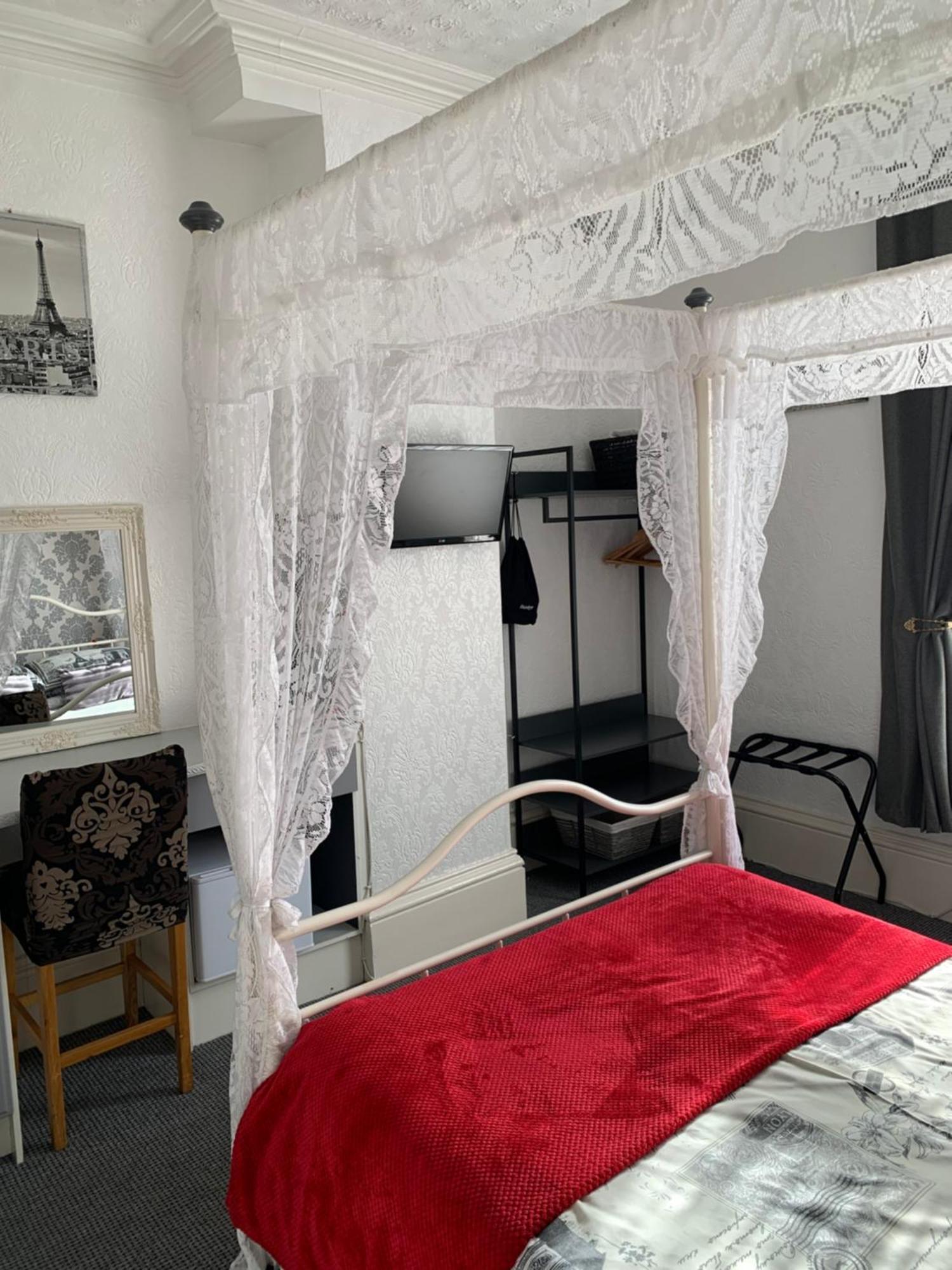 Hornby Villa- 4Star B&B-Couples & Families Only Blackpool Room photo
